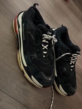 Balenciaga Black/White/Red Men's Triple s. Authentic. Missing insole